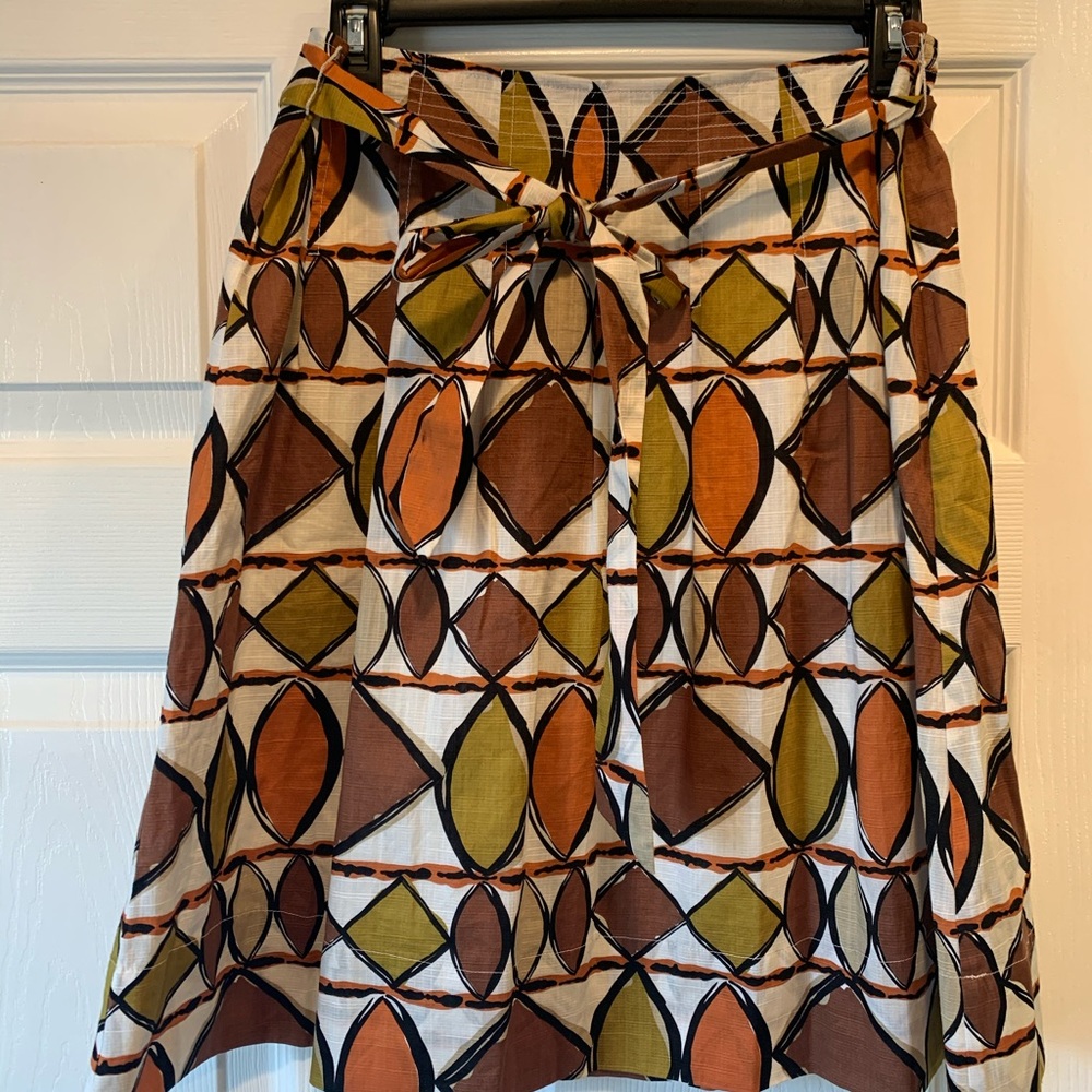 EUC Beautiful lightweight skirt with tie at waist